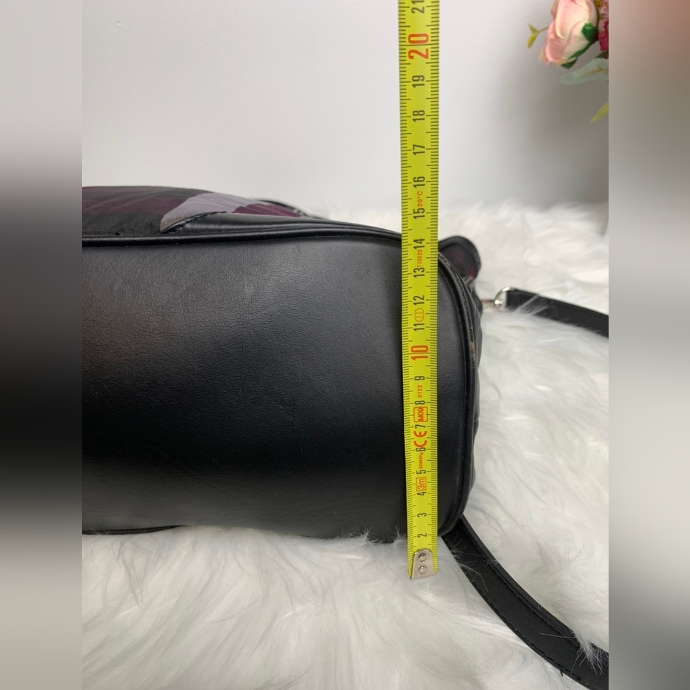 Burberry Tote Bag - Picture 13 of 17